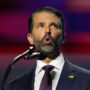 Copertina di “Il matrimonio di Trump Jr pagato da un oligarca russo vicino a Putin”. Il figlio del tycoon: “È un amico personale”