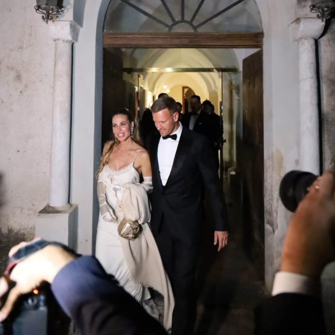 Ilary Blasi ha sposato Bastian Müller: il racconto del matrimonio tra ospiti vip assenti (spiccava però Silvia Toffanin), dress code, testimoni e una foto che poteva rubare l’attenzione