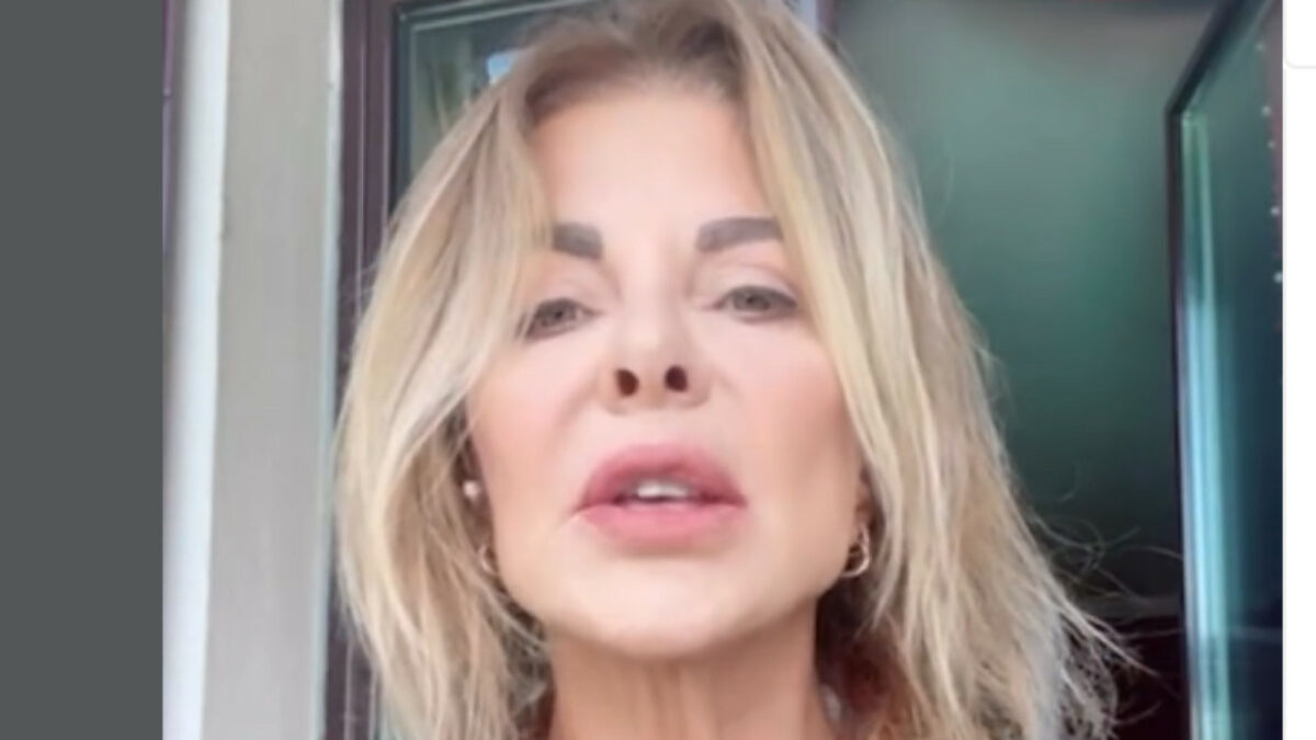 “Un ragazzino si è buttato sotto la mia macchina. Ho chiamato il 112 e mi hanno fatto attendere 12 minuti, un’eternità quando una persona è in pericolo”: lo denuncia di Alba Parietti