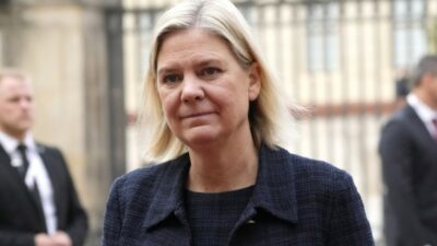 Copertina di Svezia, linea dura sui migranti anche per i socialdemocratici di Andersson: così il rigore diventa la via per salvare il welfare