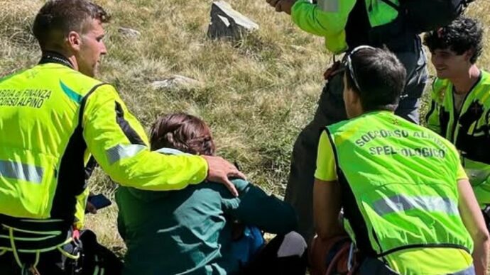 Cinque giorni nel gelo, escursionista 70enne “salvata” dai mirtilli. I soccorritori: “Ricerche senza sosta, mai smesso di credere che fosse viva”