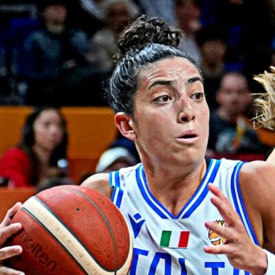 Copertina di “Eravamo una comparsa, ora ci rispettano. In Wnba il trattamento è differente”: Costanza Verona e l’exploit dell’Italbasket ai Mondiali femminili