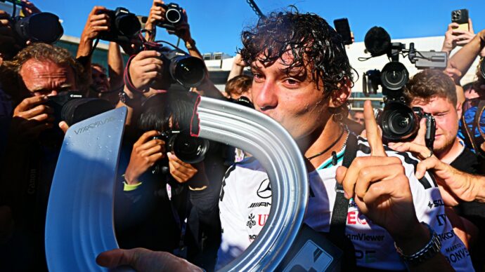 Kimi Antonelli ora ha in mano il titolo di Formula 1: quel vantaggio su Russell e il sogno di una passerella trionfale
