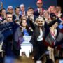 Copertina di Marine Le Pen apre la corsa per le presidenziali: al centro il tema casa e la priorità ai francesi per gli alloggi sociali