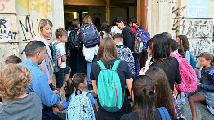 Anno nuovo, aule vecchie: crolli, caldo e pochi soldi