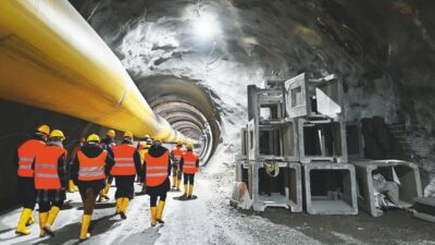Copertina di Tav, ancora ritardi. I lavori dal lato italiano   del tunnel di base sono slittati di un anno