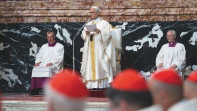 Copertina di Leone cancella il taglio a stipendi dei cardinali