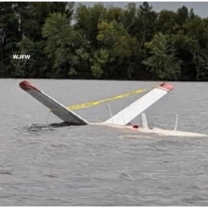 “Il pilota mi ha detto: ‘Stiamo precipitando. Stringi forte la cintura di sicurezza’. L’aereo affondava, abbiamo raggiunto la riva nuotando. Dio ha vegliato su di noi”: Tom Tiffany si salva per miracolo