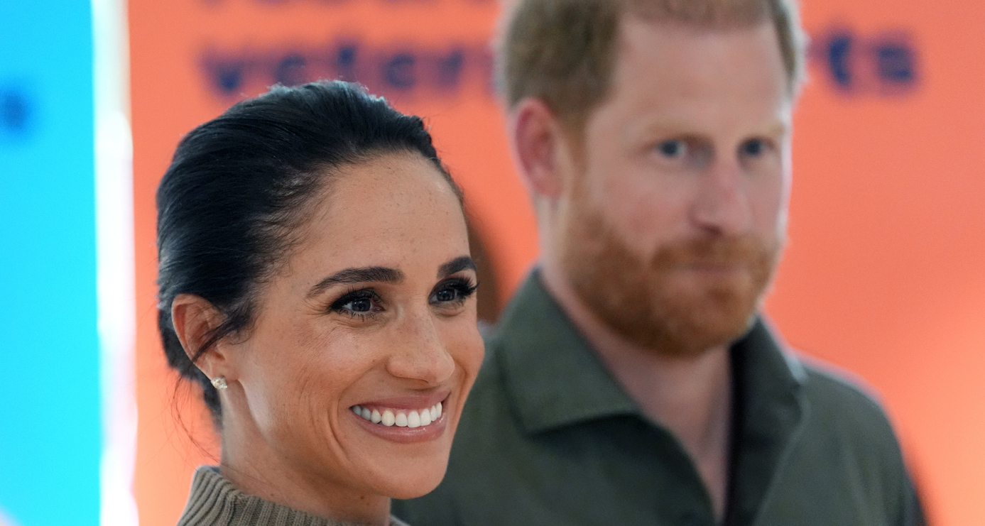 “Un gesto irresponsabile, un’inaccettabile intrusione nella privacy di bambini”: la rabbia di Harry e Meghan dopo la scoperta di due paparazzi appostati in un furgone davanti alla scuola dei loro figli