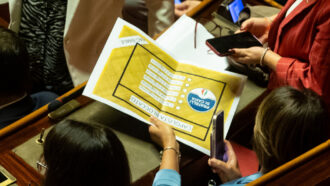 Legge elettorale: preferenze “finte”, capilista bloccati senza alternanza di genere e scoglio firme: tutte le (contestate) novità introdotte in Senato
