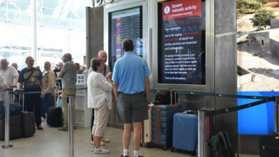 Copertina di L’Etna blocca ancora l’aeroporto di Catania: voli sospesi a causa della cenere vulcanica