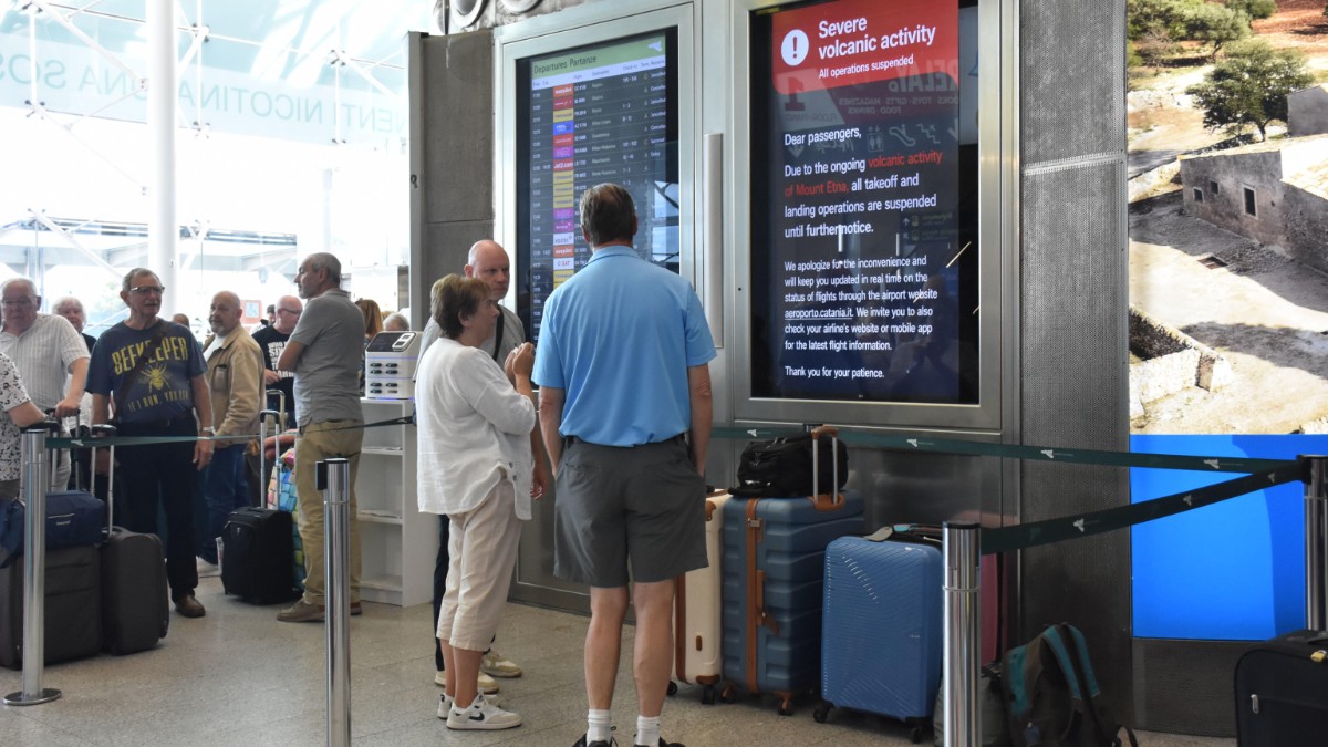 l8217etna blocca ancora l8217aeroporto di catania voli sospesi a causa della cenere vulcanica da Ilfattoquotidiano.it l8217etna blocca ancora l8217aeroporto di catania voli sospesi a causa della cenere vulcanica