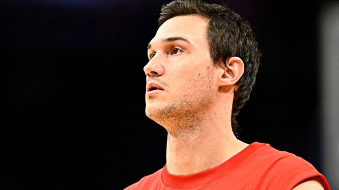 La furia di Gallinari: “Kawhi Leonard dovrebbe pagare tutti quei 50 milioni. Mi ha messo nei casini mandandomi lontano da Los Angeles”