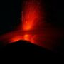 Copertina di I 18 falsi miti su vulcani e supervulcani: dall’Etna a Yellowstone, così bufale e immagini dell’Intelligenza artificiale alimentano l’allarme