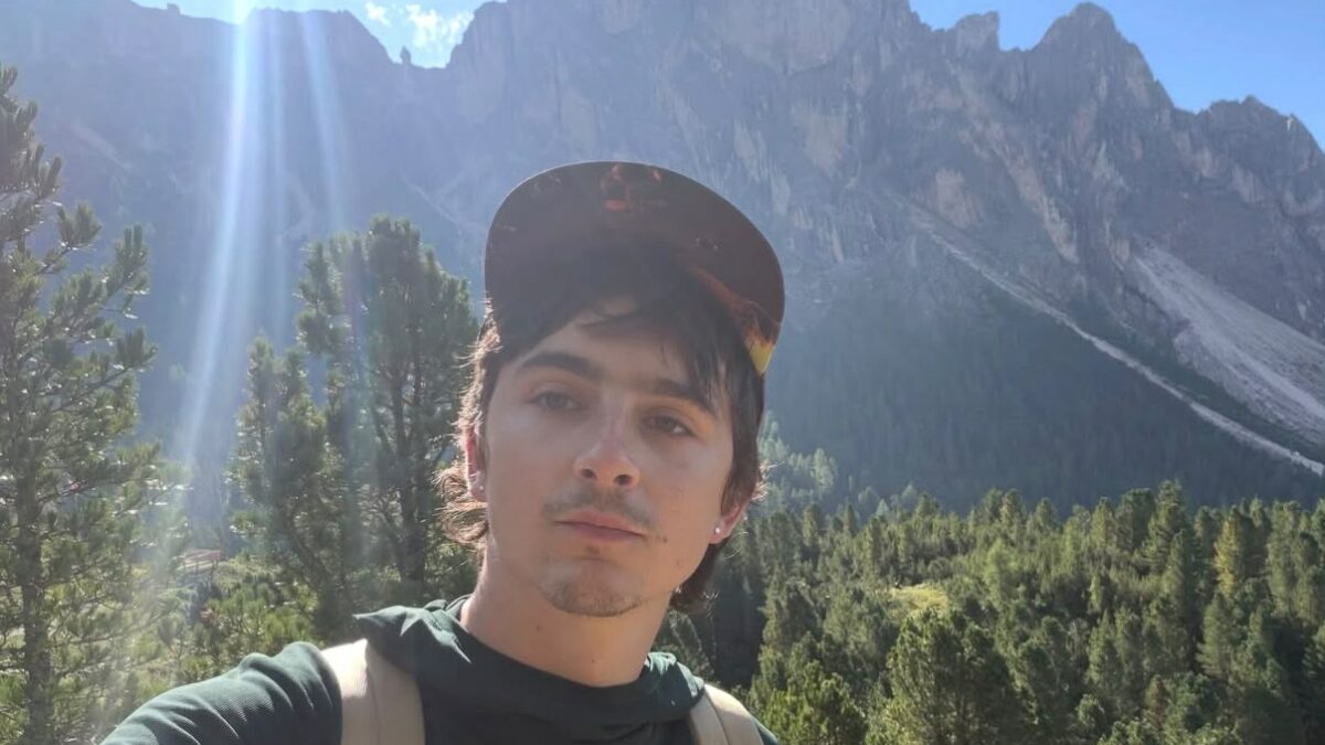“Escursionismo con papà sulle Dolomiti”: Timothée Chalamet e le foto dalla montagna che fanno impazzire i follower