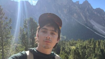 Copertina di “Escursionismo con papà sulle Dolomiti”: Timothée Chalamet e le foto dalla montagna che fanno impazzire i follower