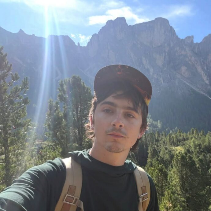 “Escursionismo con papà sulle Dolomiti”: Timothée Chalamet e le foto dalla montagna che fanno impazzire i follower