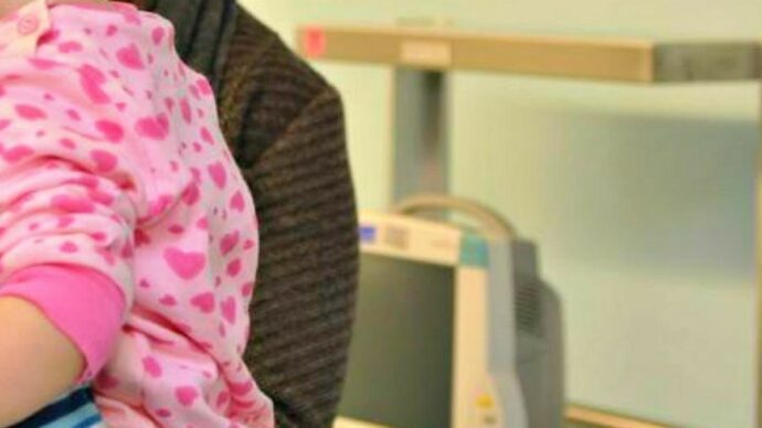 Ritrovata in Puglia una bambina scomparsa da mesi: dopo l’arresto del padre, l’abbraccio con la madre