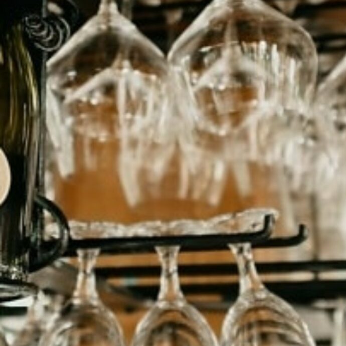 “Mia figlia è stata colta da un malore, si è accasciata a terra ma il personale del bar le ha chiesto di spostarsi. Per loro era una seccatura, non un essere umano”: il racconto di Caterina Collovati