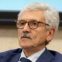 Copertina di D’Alema raduna i sindaci anti-gazebo e a sorpresa s’imbuca anche Schlein