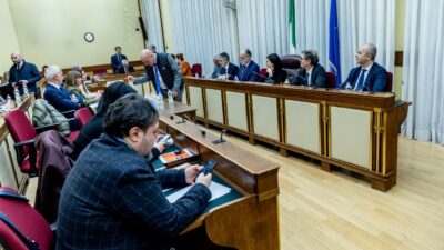Copertina di Vigilanza Rai, destra tentata dal blitz. Può votarsi da sola il presidente