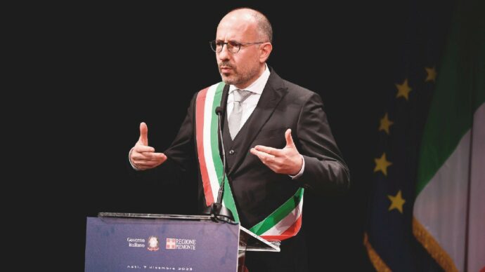 Asti, il sindaco  e presidente della banca si  dimette