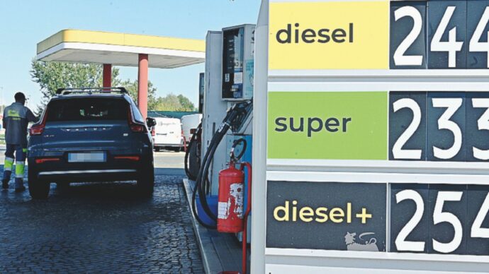 Abolizione del bollo auto: la misura vale un anno, le coperture da trovare. Ridotto lo sconto sul diesel