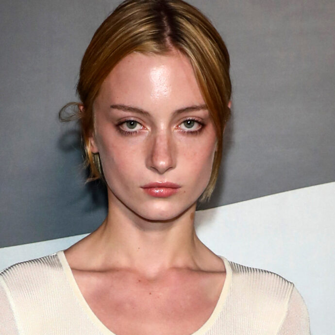 Kai Schreiber, la figlia di Naomi Watts e Liev Schreiber fa la storia: a 17 anni è la prima modella trans a vincere il “Breakthrough Model Of The Year”