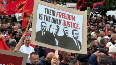 Copertina di La condanna dei leader Uck per crimini di guerra riattizza le tensioni in Kosovo: “La sentenza è vista come un attacco alla lotta contro i serbi”