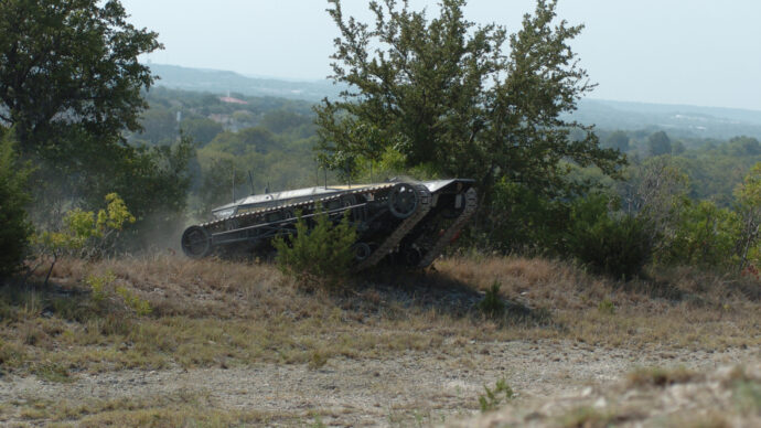 Ucraina, la guerra si fa sempre di più coi robot terrestri: triplicato il loro impiego nel 2026 per logistica e salvataggi