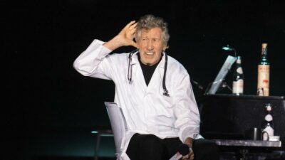 Copertina di “Ci sono due tipi di persone al mondo: quelle che fanno la cosa giusta e piccoli stronzi come te che fanno la cosa sbagliata”: Roger Waters attacca Ed Sheeran