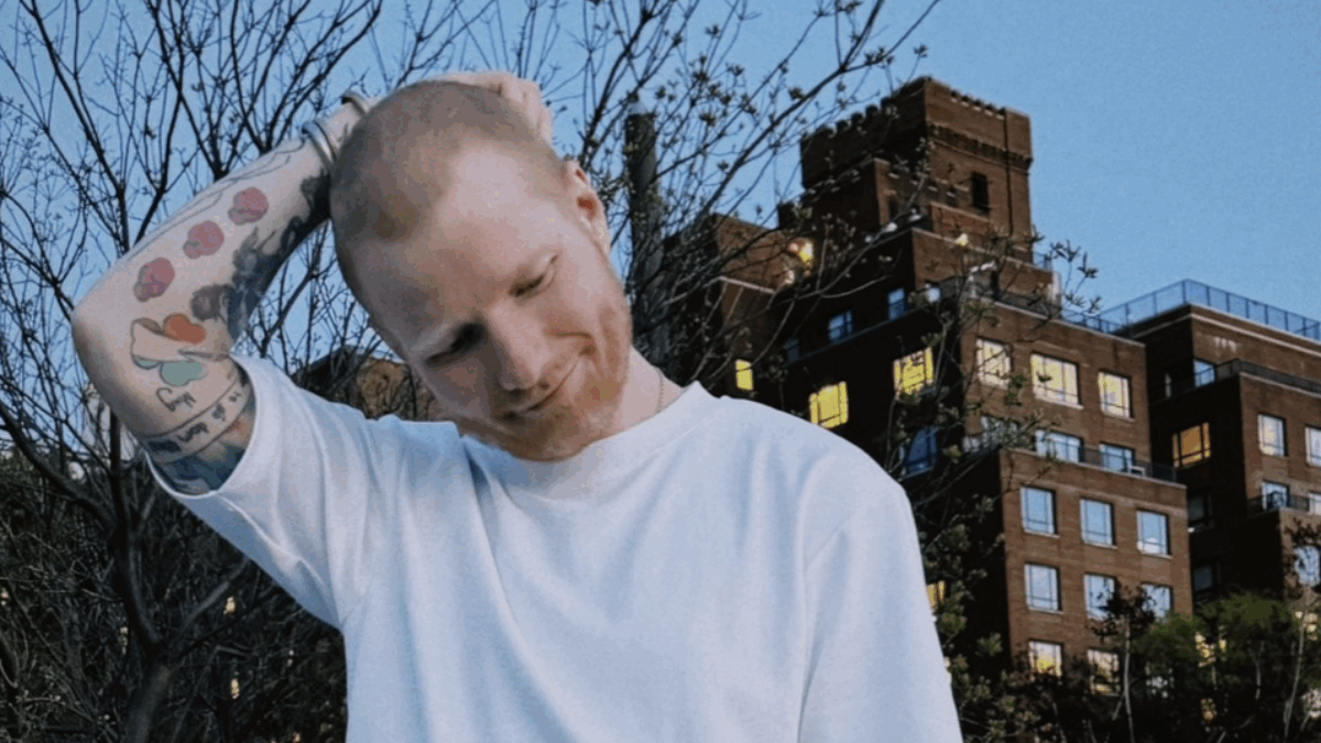 Ed Sheeran: “La decisione finale che Macklemore lasciasse il tour è stata presa dal promoter, non da me. Ho le mie opinioni personali su questo conflitto devastante. Il fatto che io scelga di non parlarne non significa che non mi stia a cuore”