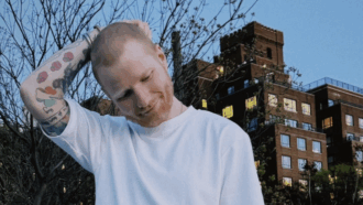 Ed Sheeran: “La decisione finale che Macklemore lasciasse il tour è stata presa dal promoter, non da me. Ho le mie opinioni personali su questo conflitto devastante. Il fatto che io scelga di non parlarne non significa che non mi stia a cuore”