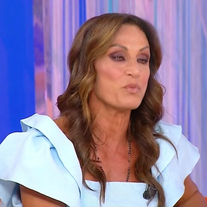 “Sono trent’anni che sono non vedente e inizio a fare fatica a ricordare il mare… Sento dolore quando mi dicono quanto sono belli i miei figli, mi manca l’aria”: Annalisa Minetti racconta