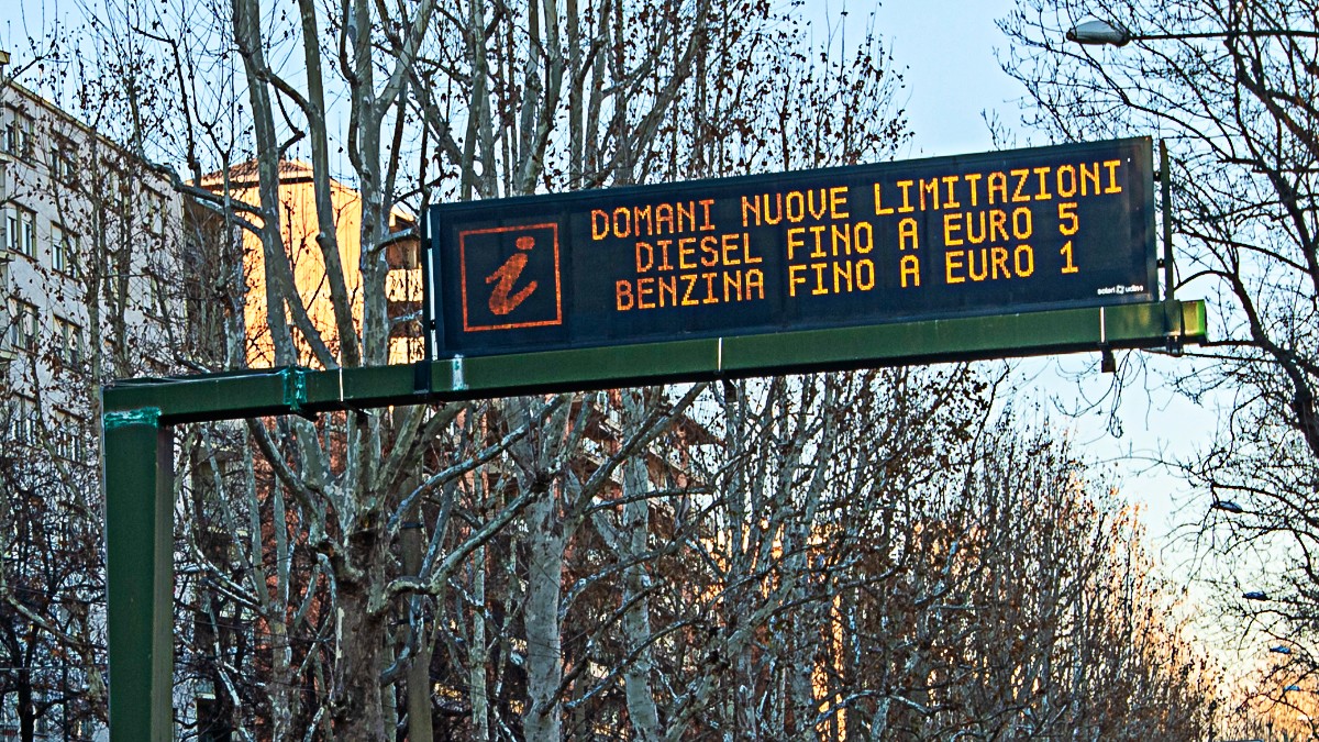 diesel euro 5 dall82171 ottobre il blocco auto entrer224 in vigore solo in lombardia da Ilfattoquotidiano.it diesel euro 5 dall82171 ottobre il blocco auto entrer224 in vigore solo in lombardia