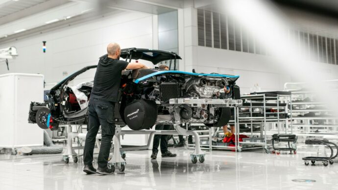McLaren rompe il tabù: arriva il primo suv. E parte un piano da 500 milioni di sterline