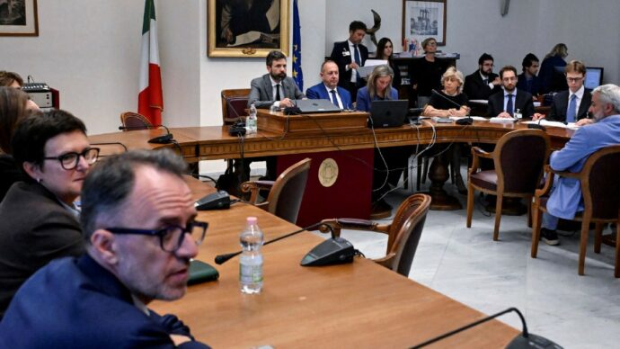 Inchiesta sulla scalata di Mps a Mediobanca, lo scudo retroattivo di FdI: “Niente chat anche se non eletti”