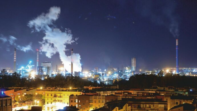 Ilva, è il Giorno della marmotta. Forni  accesi per un altro mese