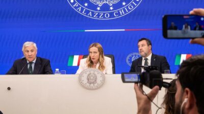 Copertina di “Via il bollo auto, una delle tasse più odiate”: la mancia di Meloni vale solo nell'anno del voto. Giorgetti: "Scelta sofferta". M5s: "Ci deridono e poi ci copiano"