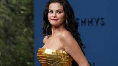 Copertina di “Invecchiare è divertente e non ho paura. La pelle cederà, ma si è vivi. C’è chi mi vorrebbe ‘congelata’ al viso che avevo nel 2016, ma non succederà”: così Selena Gomez