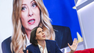 Copertina di Schlein scrive a Meloni: “Pronti al dialogo sul clima”. Gli alleati si dissociano. Bonelli: “Incomprensibile”. Conte: “Non ci sono le condizioni”