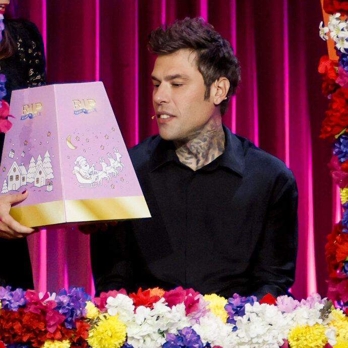 Fedez: “Io il nuovo Bruno Vespa? Sono Federico. Non so se Grillo mi fa fare lo scoop, ma credo che rivedere e tornare a sentirlo parlare dopo tre anni renda questa puntata sicuramente da vedere”