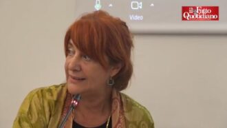 Copertina di Donne discriminate anche nelle fabbriche: “A parità di mansione guadagnano meno. I premi? Agli uomini”