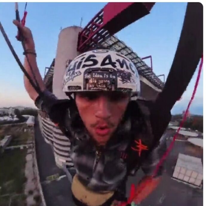 Un giovane base jumper si lancia all’alba dalla copertura dello stadio di San Siro: “Volevo già farlo quasi un anno fa”