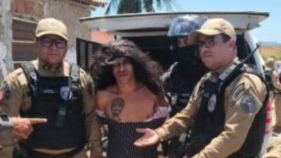 Copertina di Tenta la fuga vestito da donna e con un bimbo in braccio: arrestato serial killer brasiliano, confessa 80 omicidi