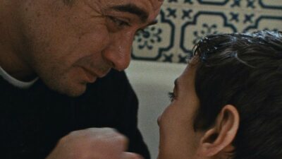 Copertina di I figli della scimmia, quando la sceneggiatura si fa invisibile. Scamarcio protagonista di un dolore senza retorica