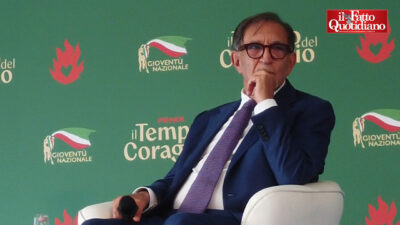 Copertina di La Russa intervistato da Gomez difende Meloni sul bollo auto: “Non è una mossa da Cetto La Qualunque”