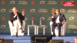 Copertina di La Russa a Peter Gomez: “Delmastro? Non so avrei votato contro la richiesta della procura sulle chat. Ma è persona perbene”
