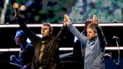 Copertina di Oasis, corsa a ostacoli  per ottenere un ticket:  dopo la riffa c’è l’ansia