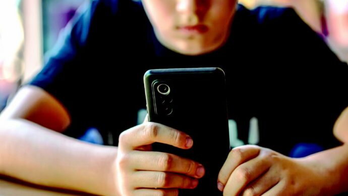 Social network, Bruxelles stoppa gli under 13: Meta nel mirino